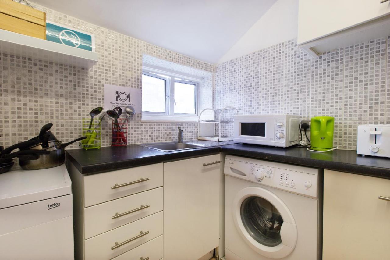 Tooting Broadway & By Primecityhosts Guest house