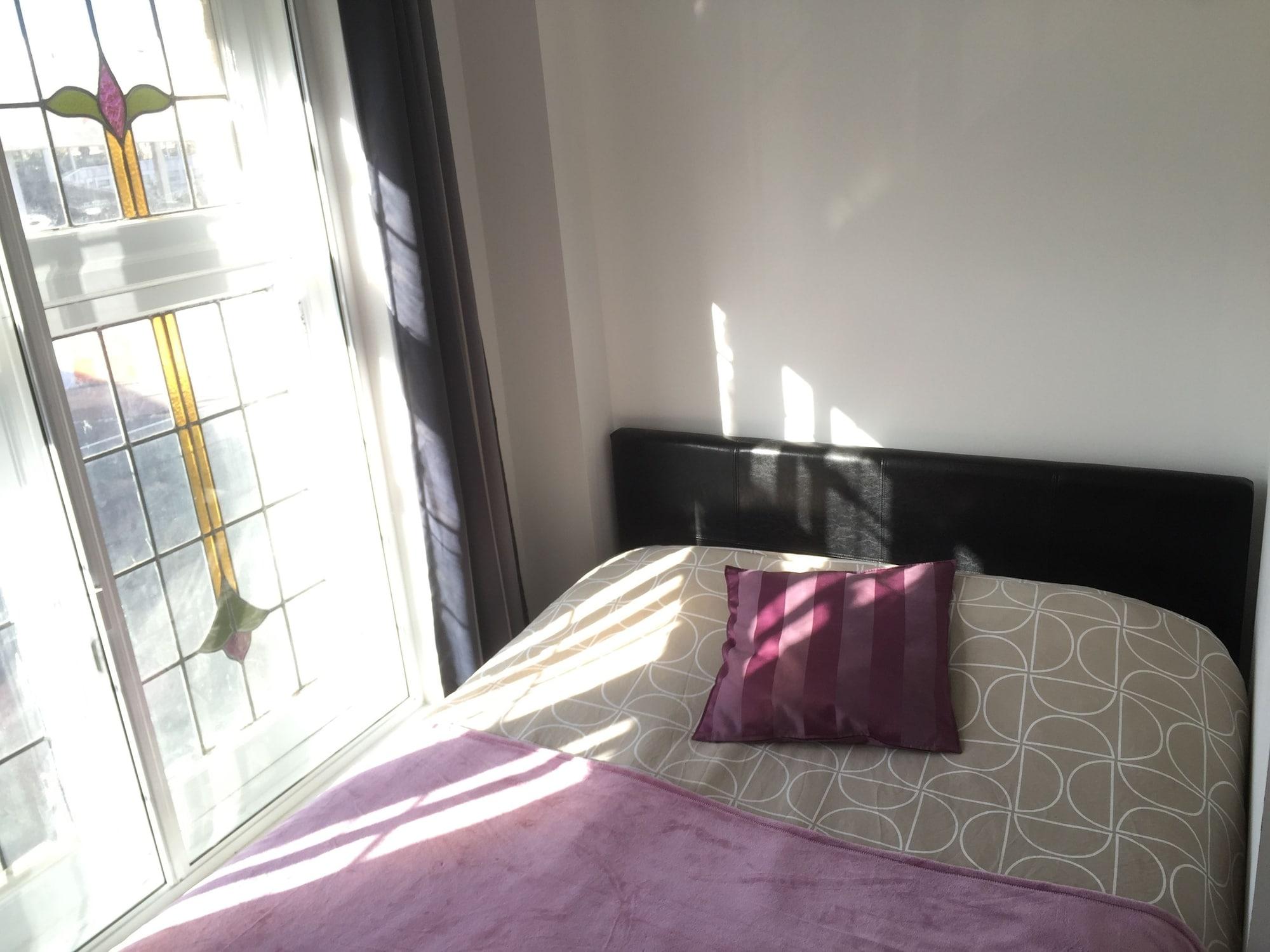 Whitechapel Pensionat 2*