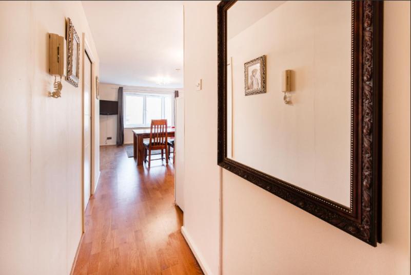 Great 2 Bedrooms 15 Mins From The Centre Leilighet London