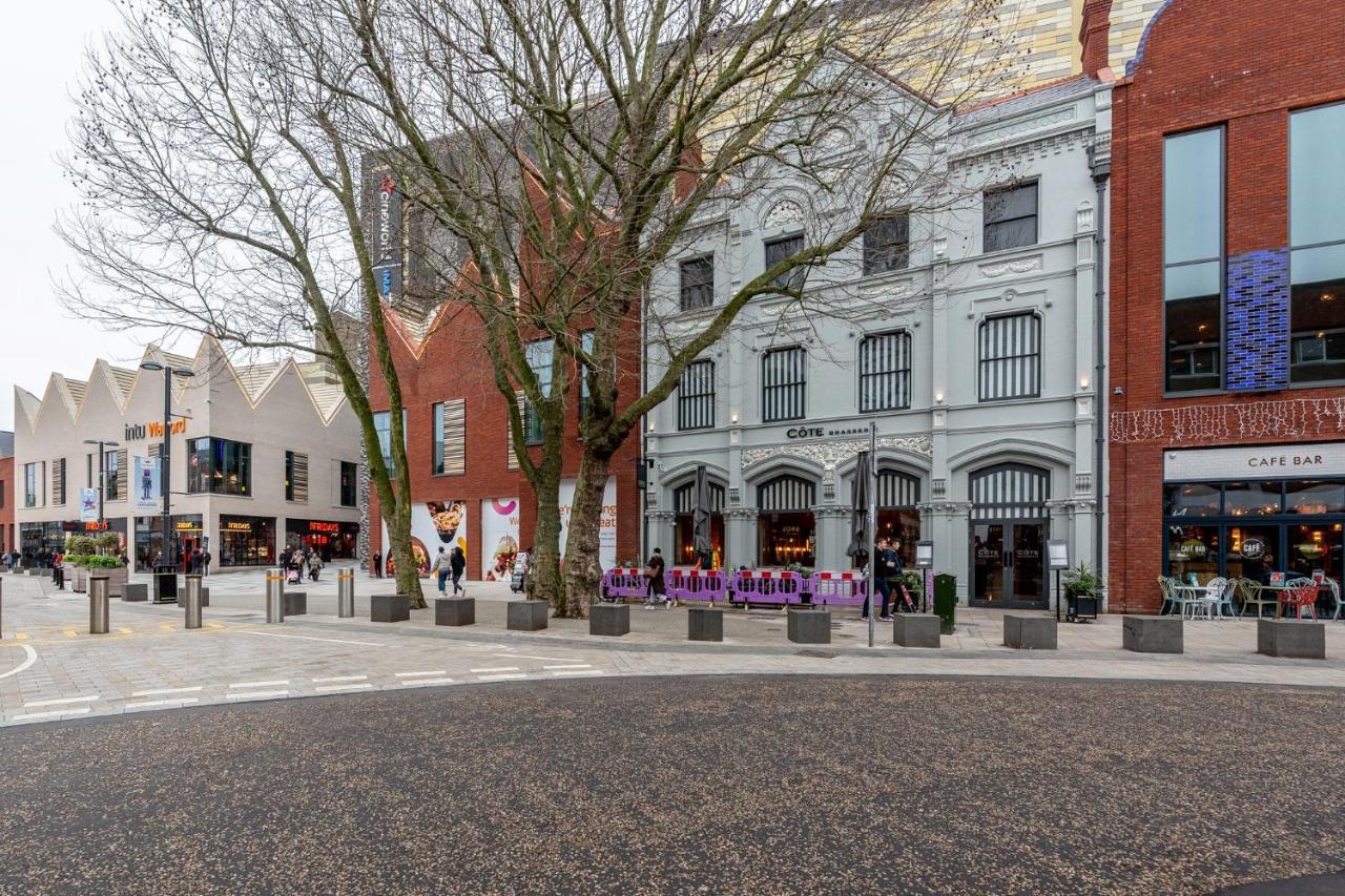 Watford Town Centre, Serviced One Bed Flat With Choice Of King Or Twin Beds, Sleeps Up To 4 Sharing, Free Wifi And Free Movies London