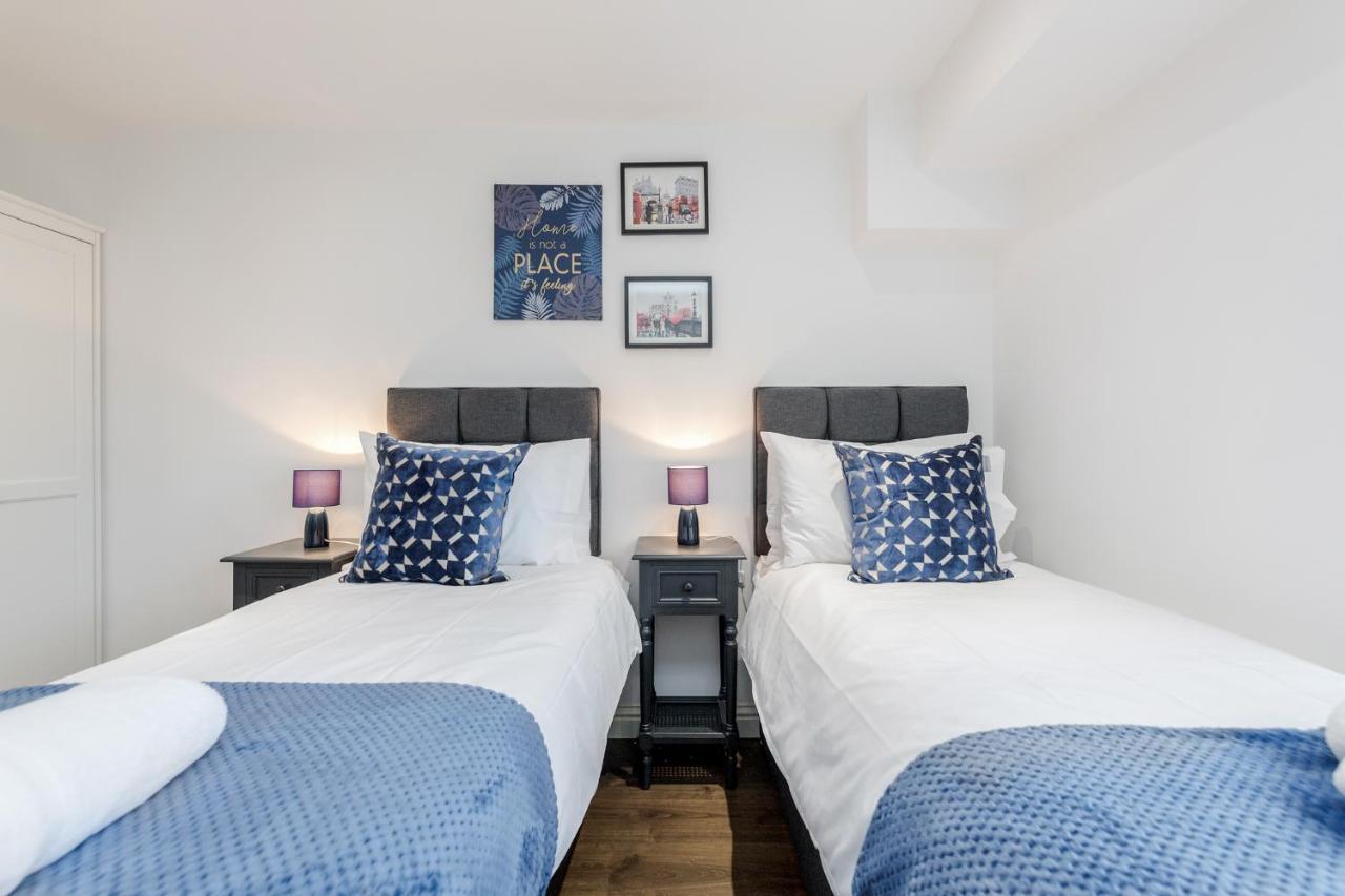Watford Town Centre, Serviced One Bed Flat With Choice Of King Or Twin Beds, Sleeps Up To 4 Sharing, Free Wifi And Free Movies Apartment London