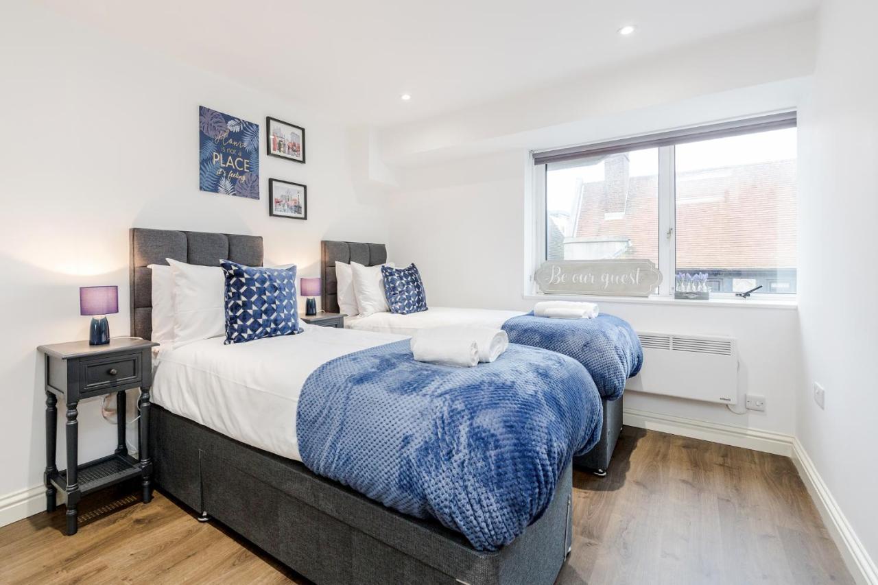 Apartment Watford Town Centre, Serviced One Bed Flat With Choice Of King Or Twin Beds, Sleeps Up To 4 Sharing, Free Wifi And Free Movies