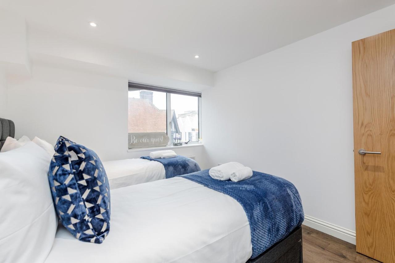 Watford Town Centre, Serviced One Bed Flat With Choice Of King Or Twin Beds, Sleeps Up To 4 Sharing, Free Wifi And Free Movies Apartment