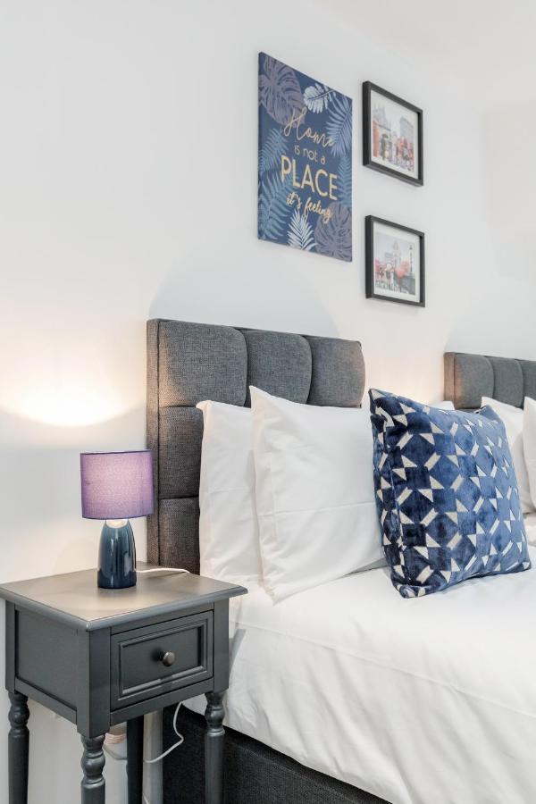 Apartment Watford Town Centre, Serviced One Bed Flat With Choice Of King Or Twin Beds, Sleeps Up To 4 Sharing, Free Wifi And Free Movies *