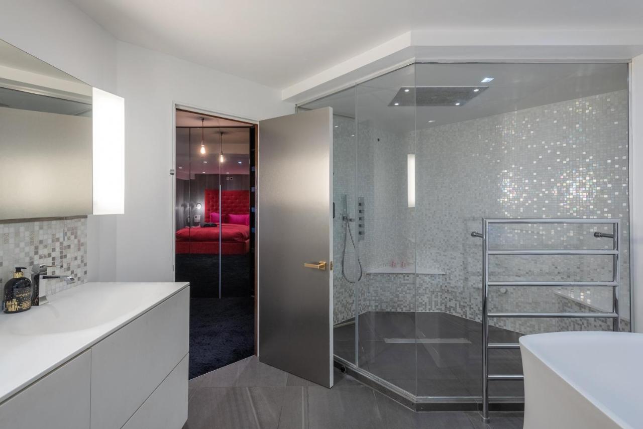 Amazingly Luxurious Loft Apartment, Soho - 3 Bedrooms, 2 Bath & Office Appartamento Londra