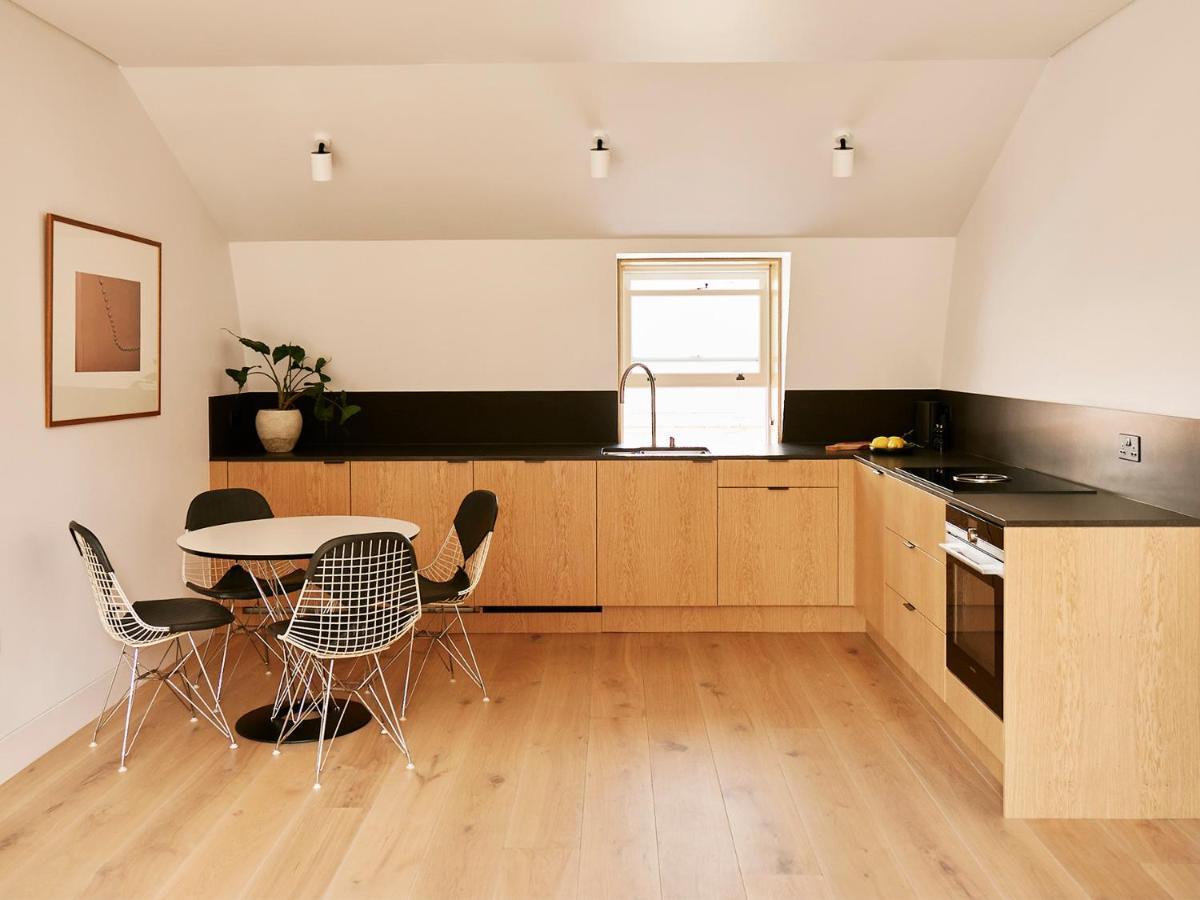 Weymouth Mews 4*