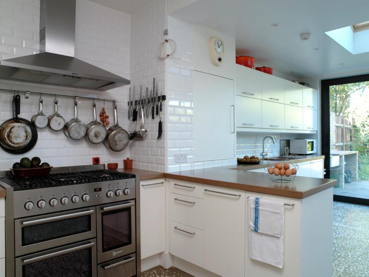 Stunning 5 Bed House With Private Garden Feriehus *