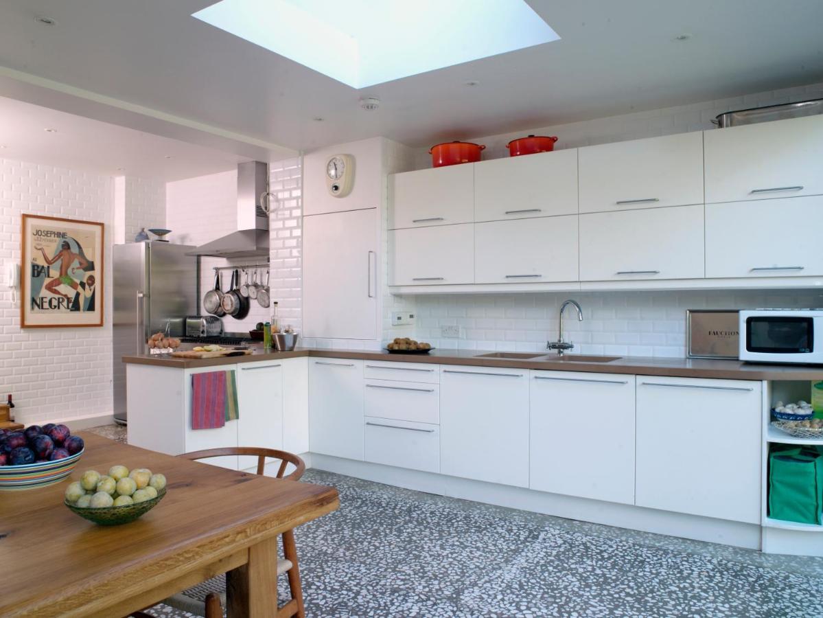 Stunning 5 Bed House With Private Garden Feriehus London