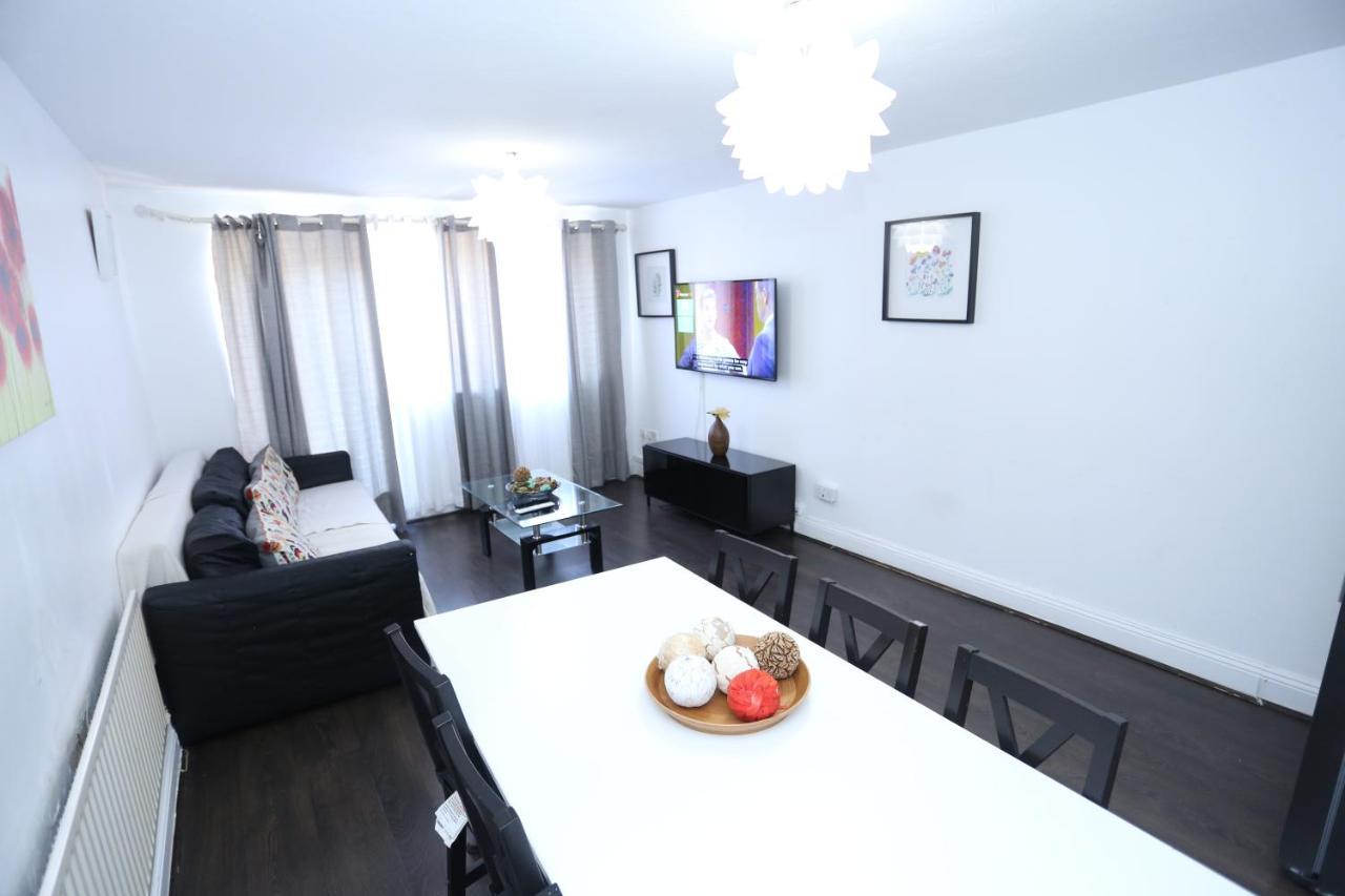 Semesterbostad Beautiful 3 Beds House West Thamesmead London