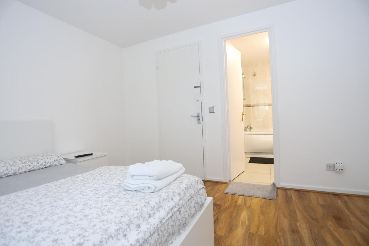 Semesterbostad Beautiful 3 Beds House West Thamesmead London