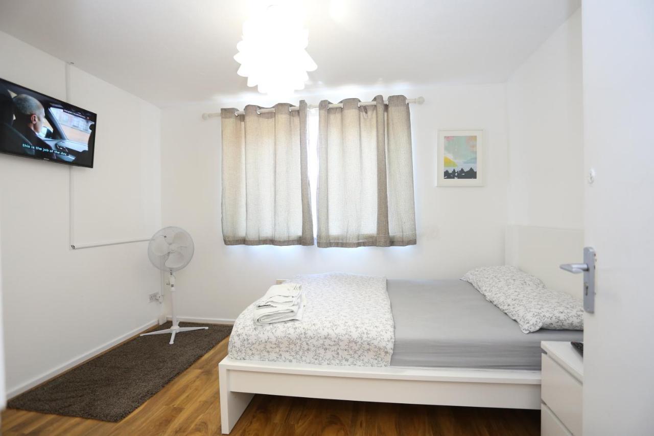 Beautiful 3 Beds House West Thamesmead London Semesterbostad *