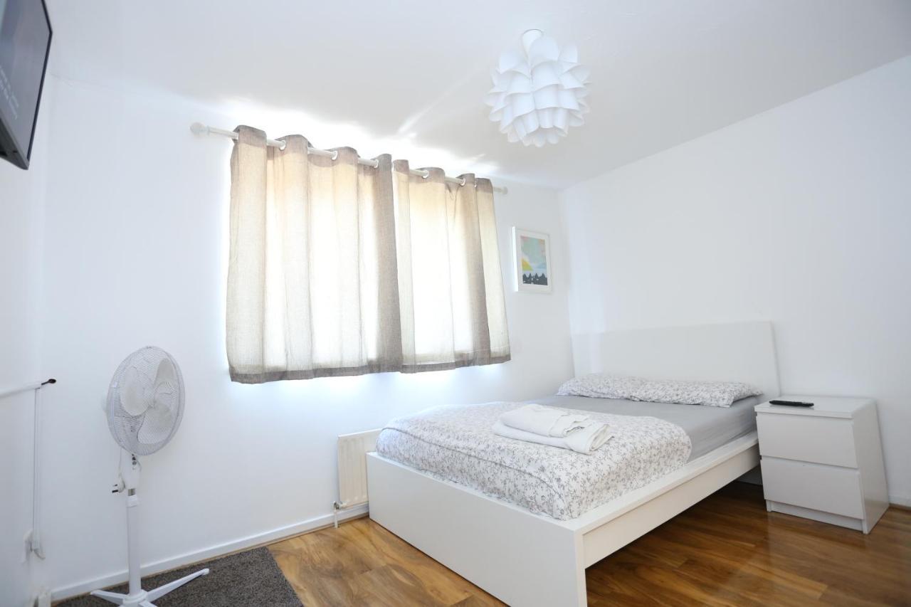 Beautiful 3 Beds House West Thamesmead London Semesterbostad