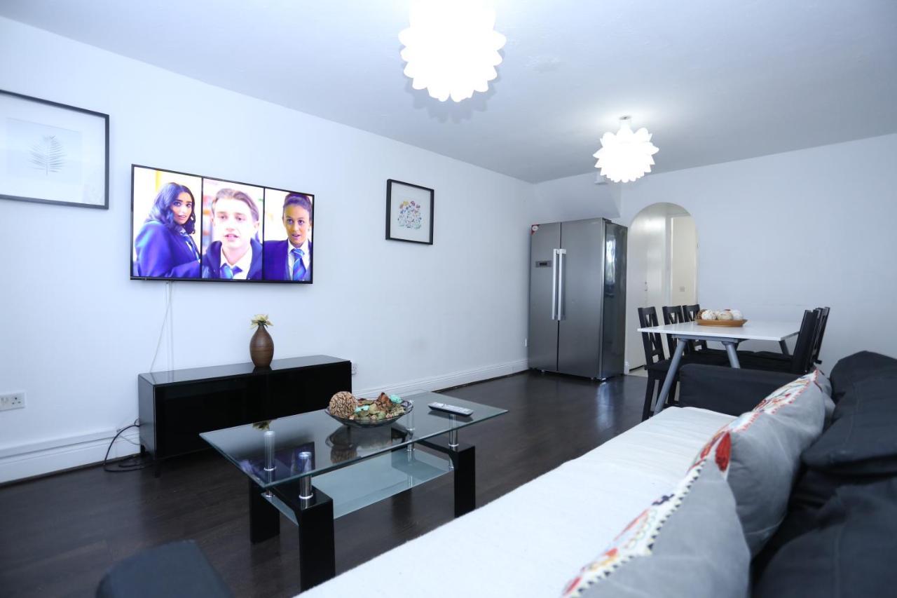 Beautiful 3 Beds House West Thamesmead London Semesterbostad London