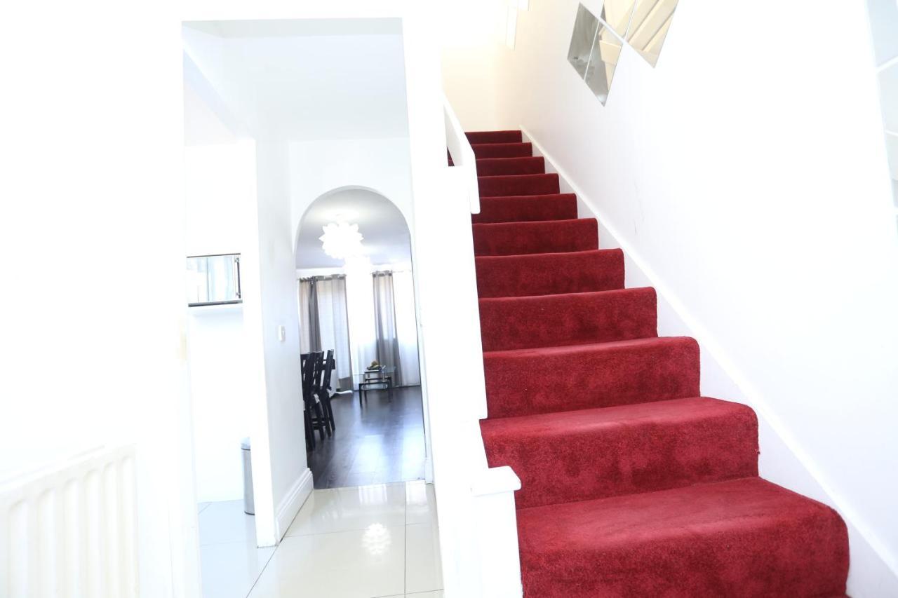 Semesterbostad Beautiful 3 Beds House West Thamesmead London London