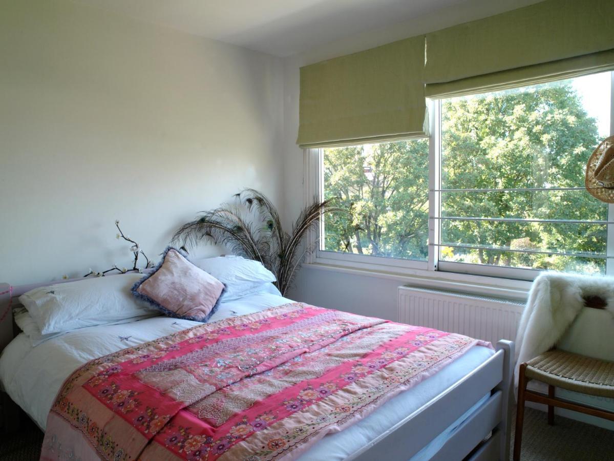 Stunning 5 Bed House With Private Garden Feriehus