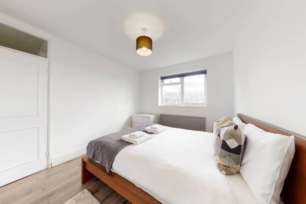 Lejlighed Amazing 3 Bedroom Flat - 4mins To Tube Station *