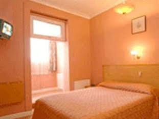 Guest house Surtees 2*