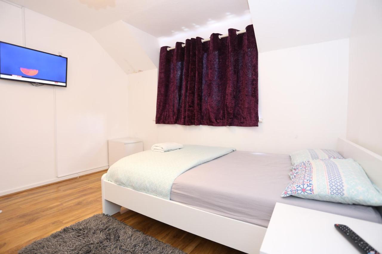 Semesterbostad Beautiful 3 Beds House West Thamesmead London London