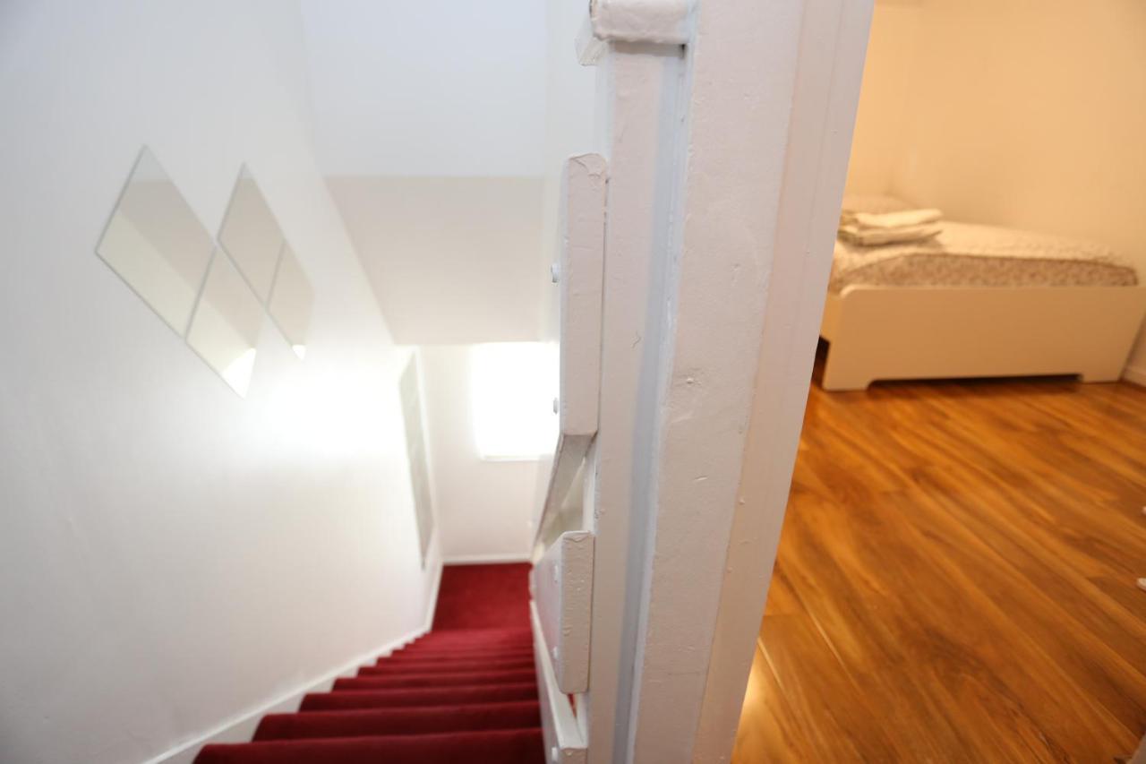 Beautiful 3 Beds House West Thamesmead London Semesterbostad