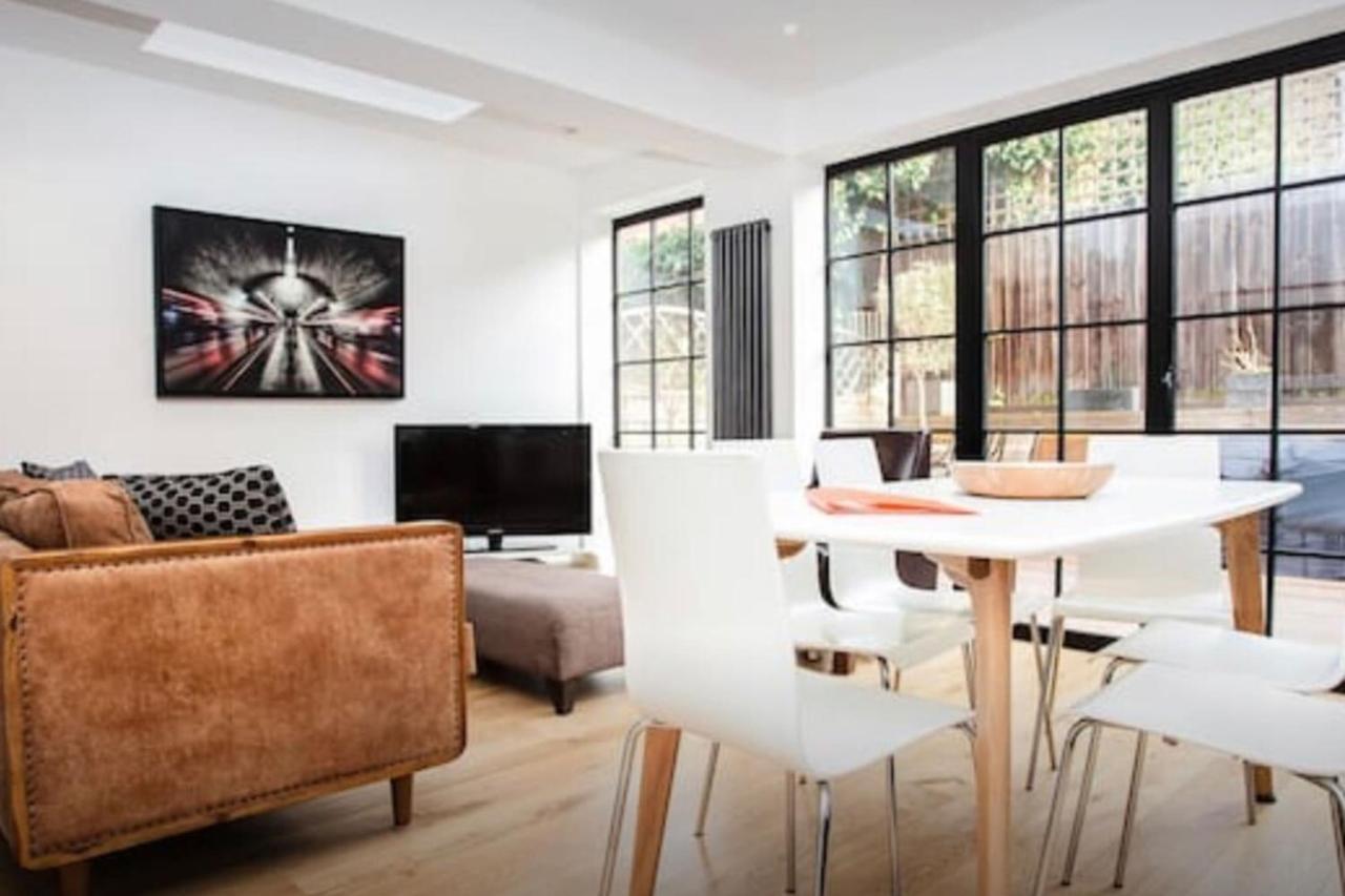 Stylish Newly Refurbished 2 Bedroom Flat With Terrace Lejlighed