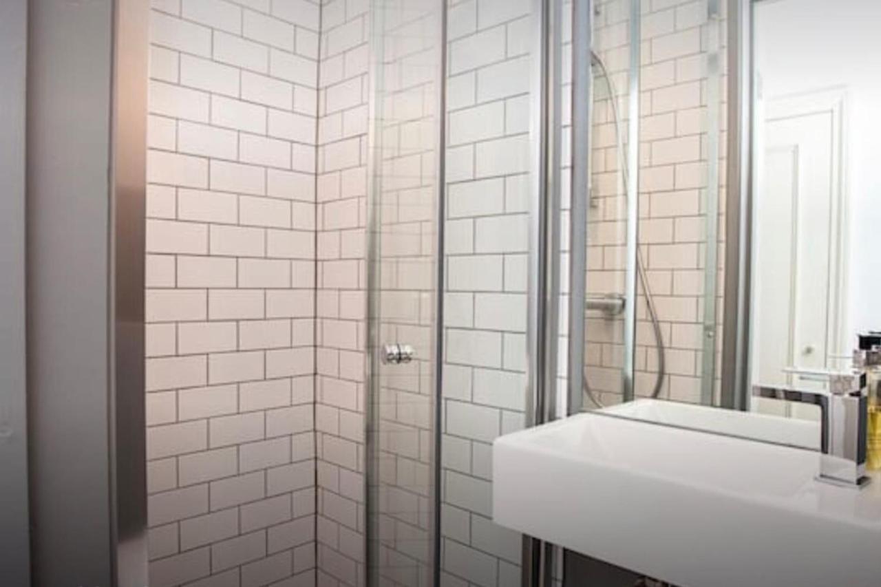 Stylish Newly Refurbished 2 Bedroom Flat With Terrace Lejlighed