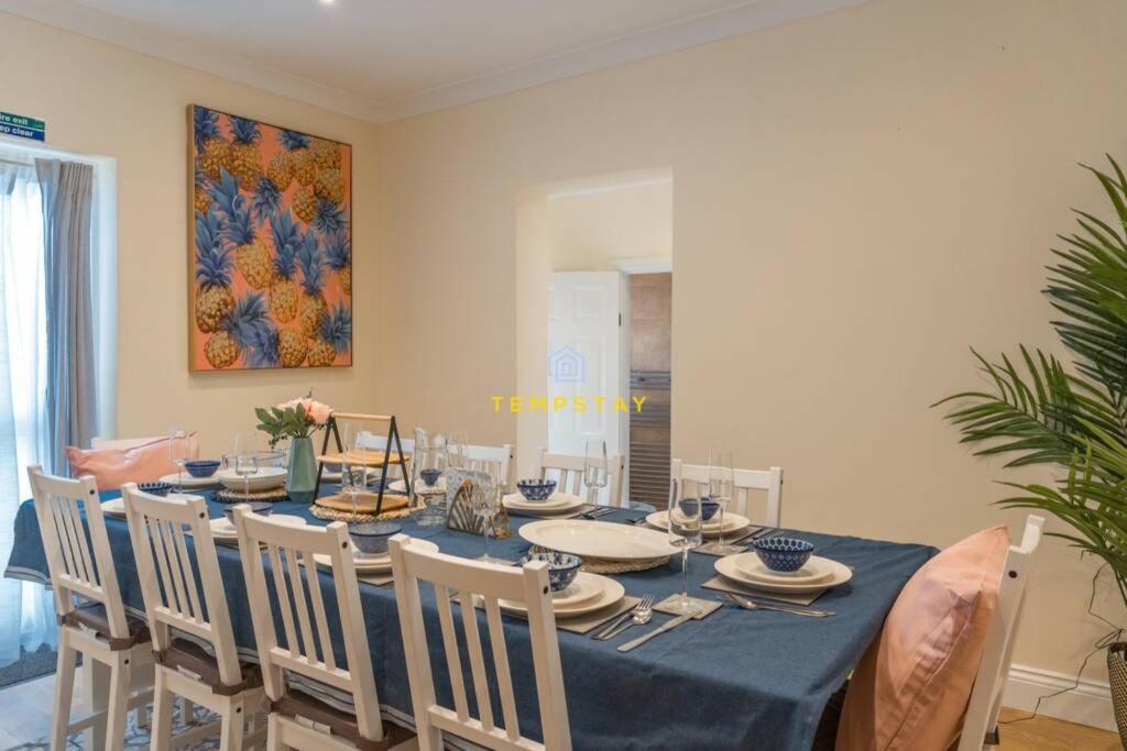 Hébergement de vacances 5 Bed/4 Bath At Wembley Stadium & Free Parking
