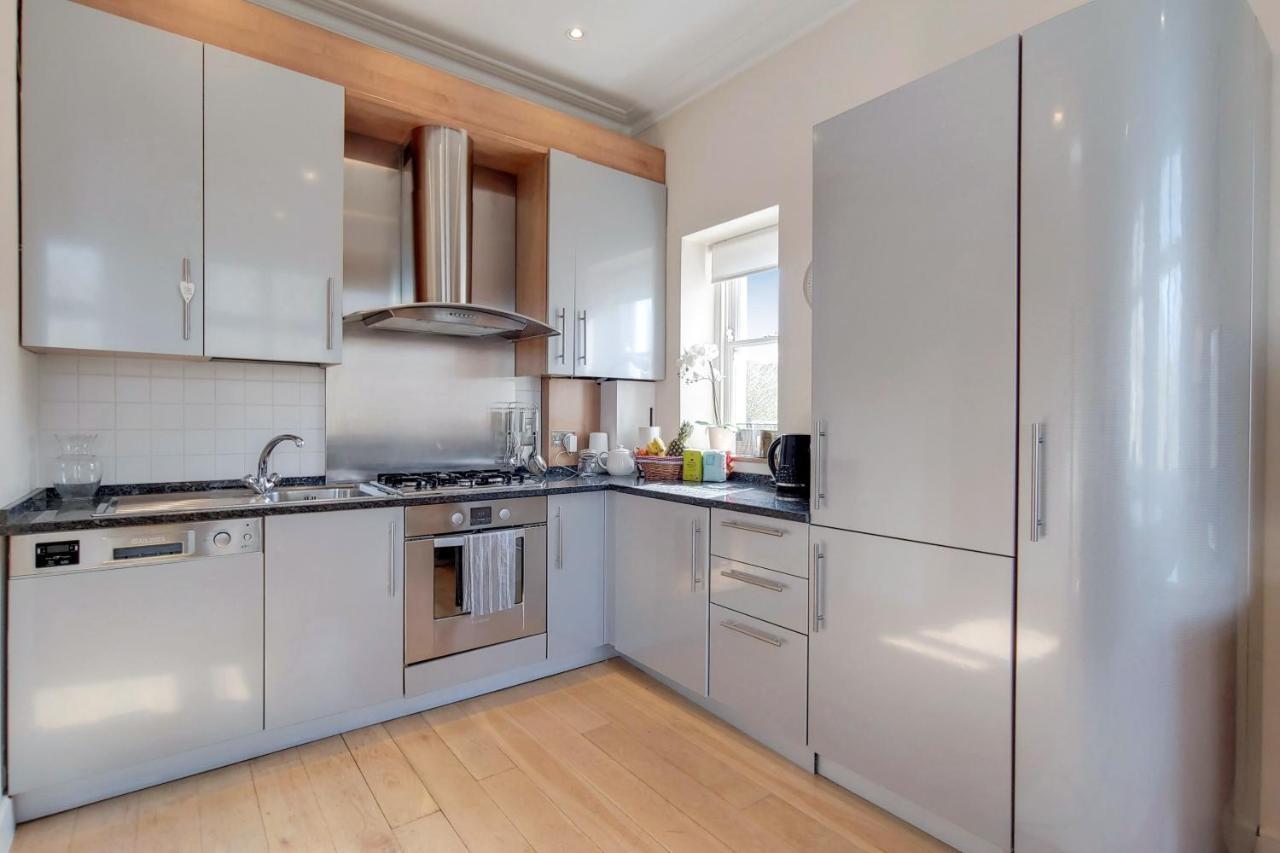 Cg1 - 2 Bedroom Apt, Kensington Garden Square View * Londen