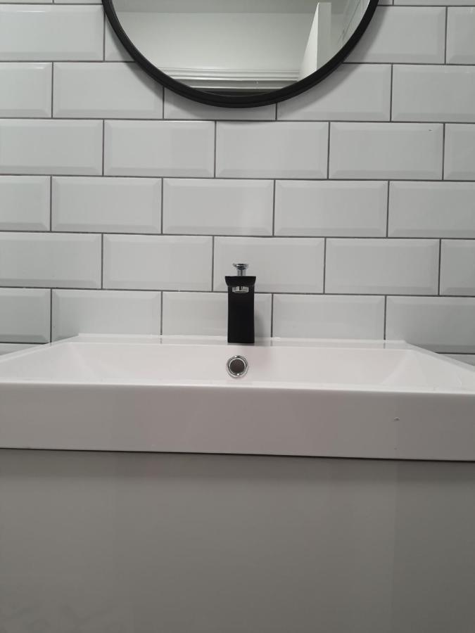 In With Shared Bathroom Guest house London
