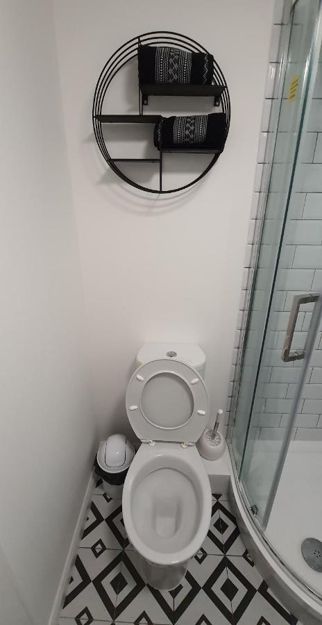 In With Shared Bathroom Guest house London