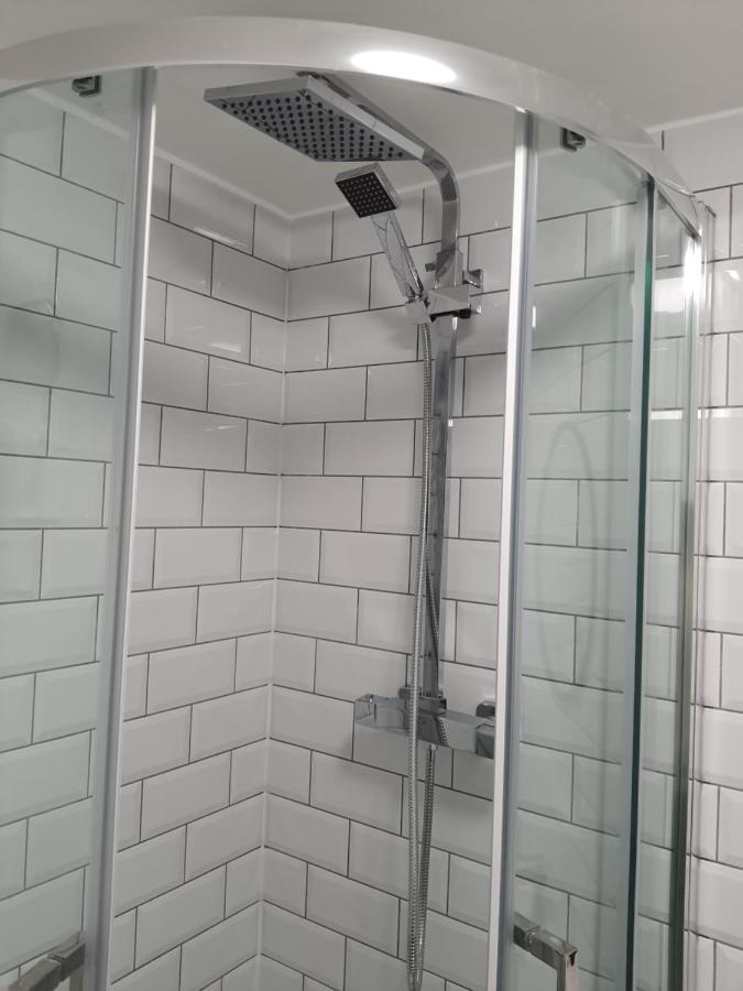 In With Shared Bathroom *