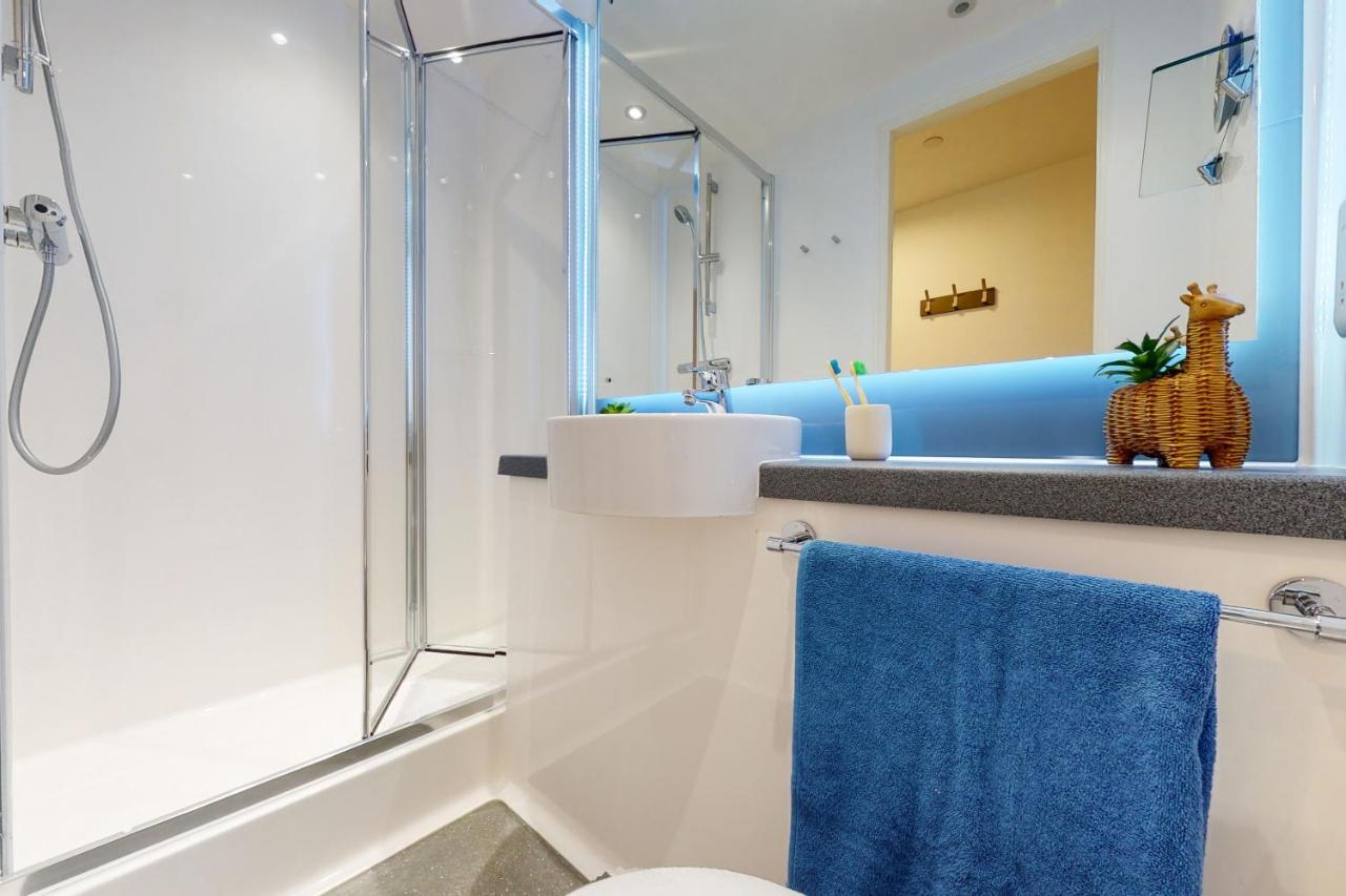 Studios And Cozy Ensuites With Shared Kitchen At Canvas Wembley Apartments Apartment *
