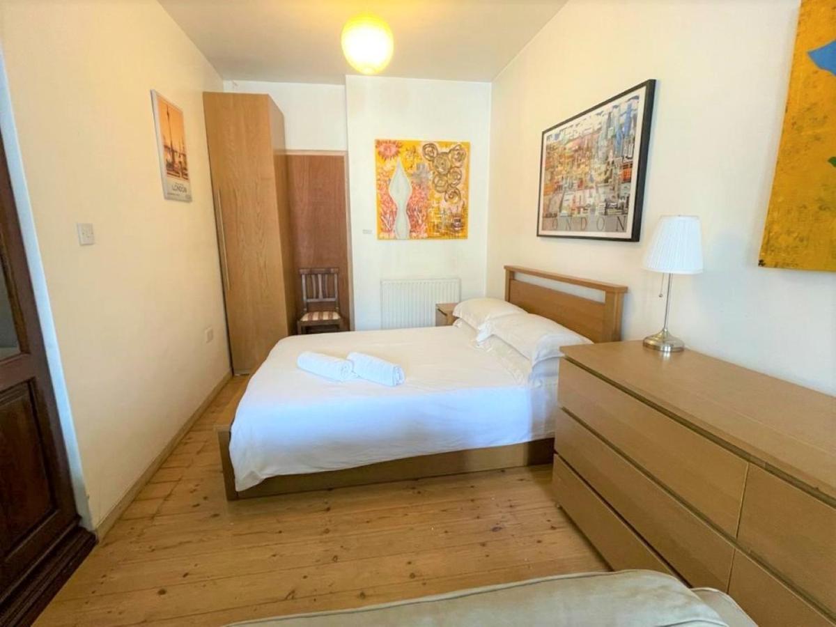 Flat Without Kitchen At Kentish Town Lägenhet *