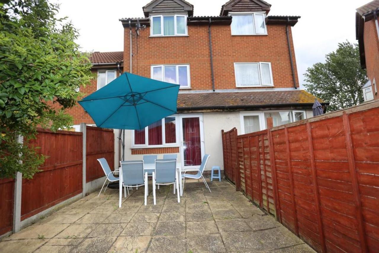 Beautiful 3 Beds House West Thamesmead London Semesterbostad London