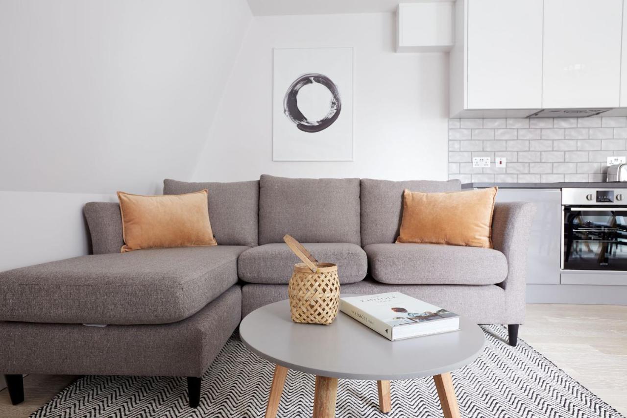 7vh Virginia House, 31 Bloomsbury Way By Living London