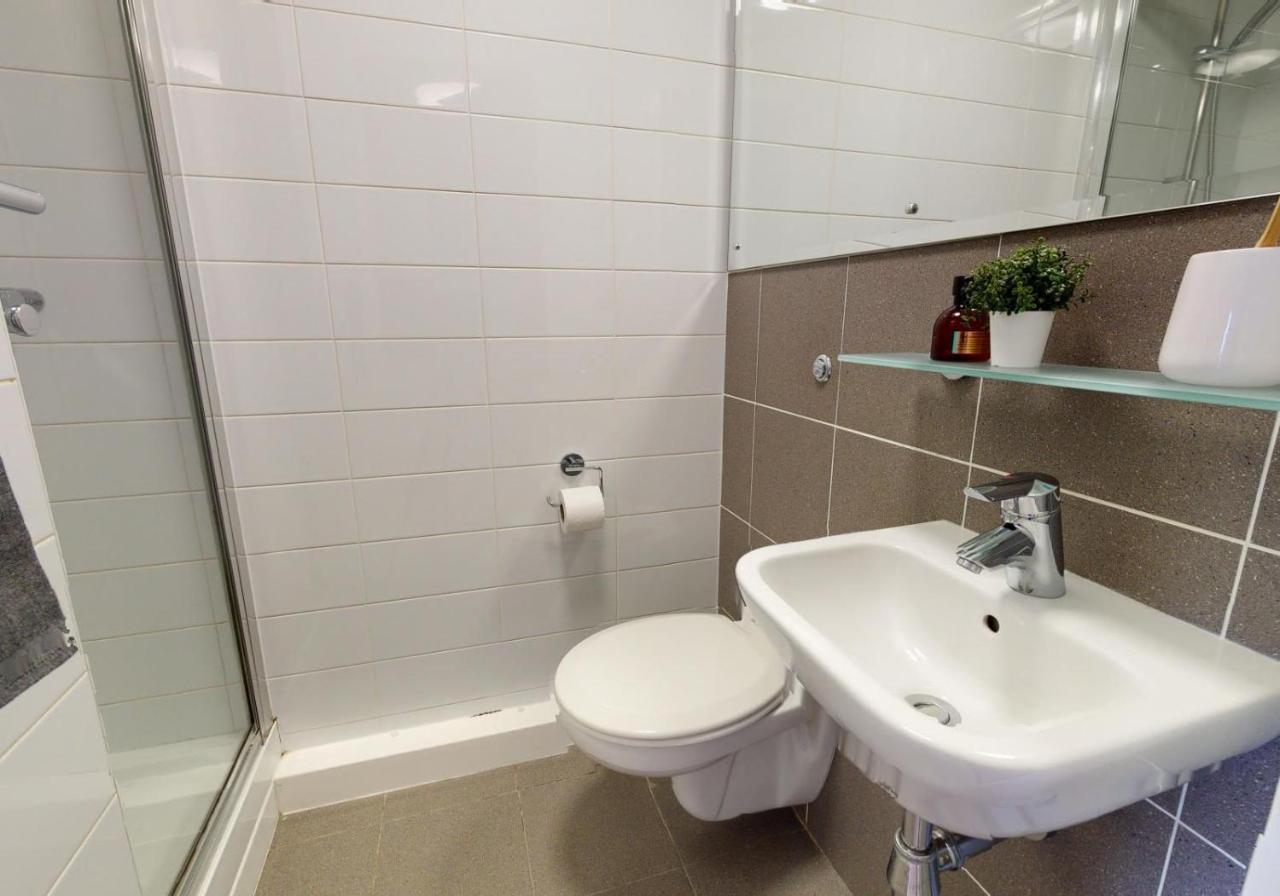 A Studio Minutes Away From The Second Largest Stadium In Europe, Wembley Stadium At Sterling Court Lägenhet *