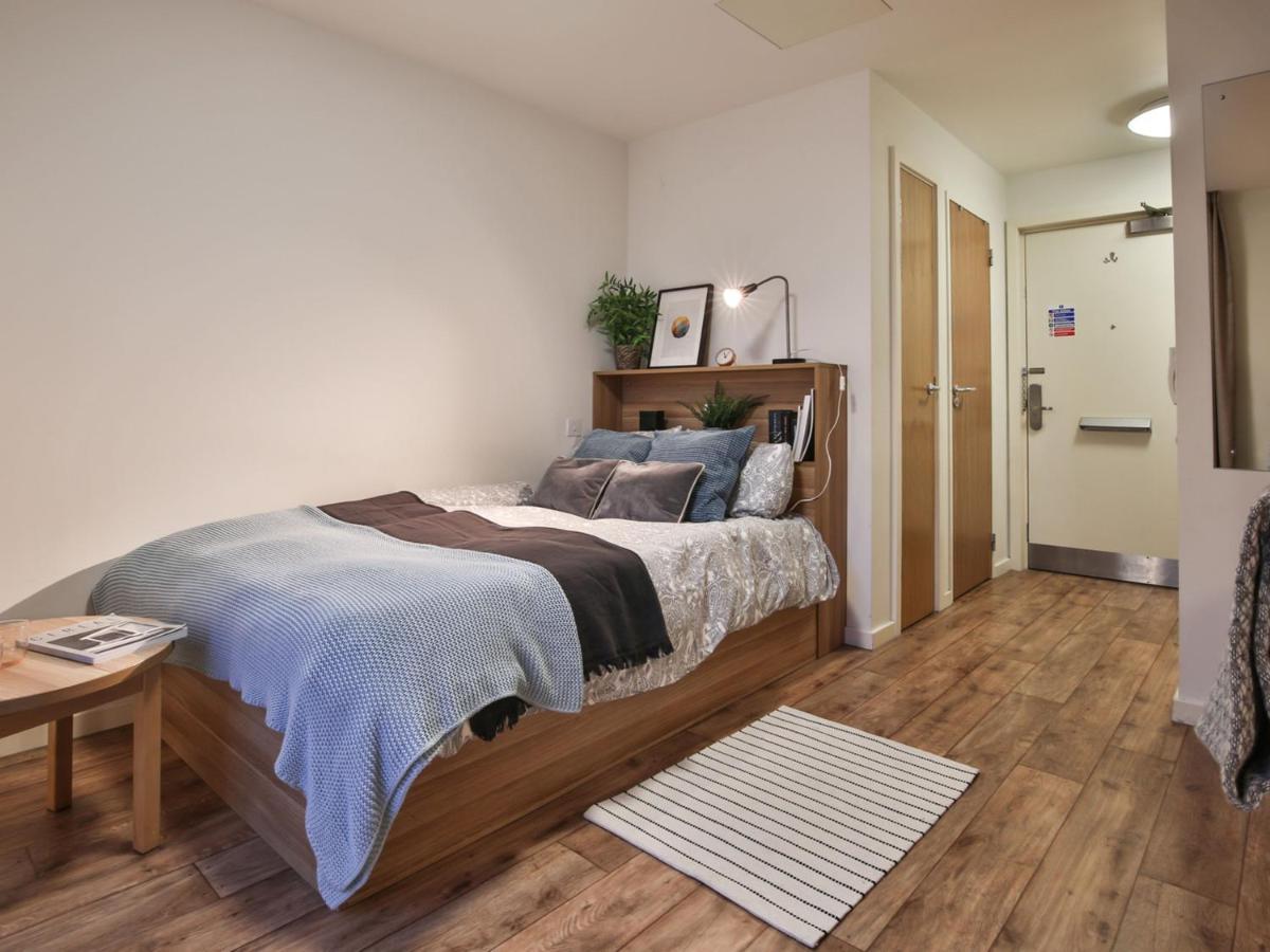 A Studio Minutes Away From The Second Largest Stadium In Europe, Wembley Stadium At Sterling Court Lägenhet London