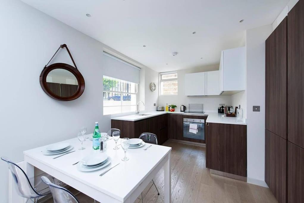 Lägenhet Beautiful 2br Flat With Free Parking In West *