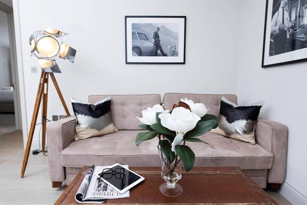 Lägenhet Beautiful 2br Flat With Free Parking In West *
