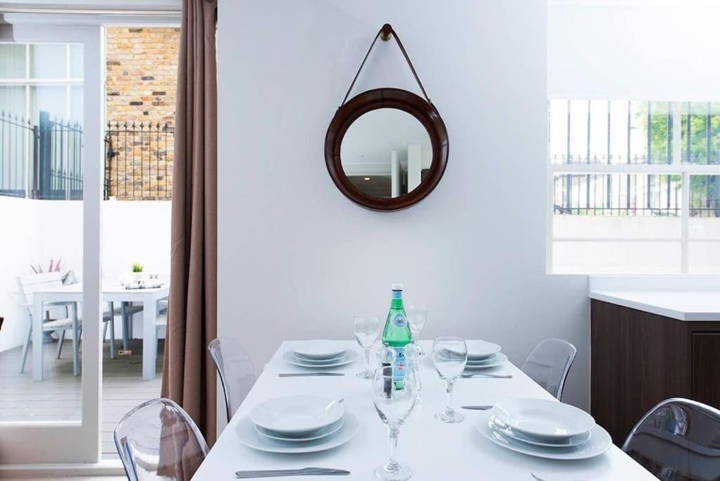 Beautiful 2br Flat With Free Parking In West Lägenhet