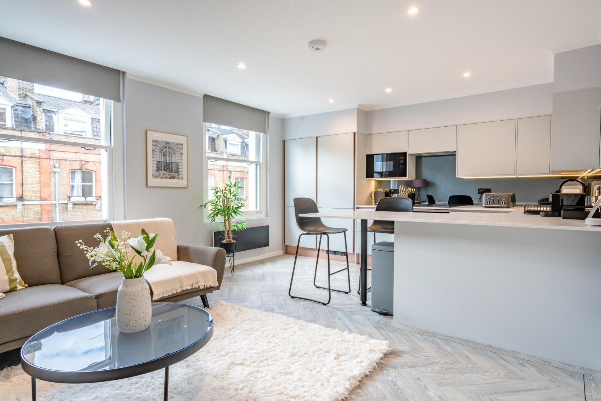 Modern & Chic One Bedroom In Fitzrovia By Sojo *