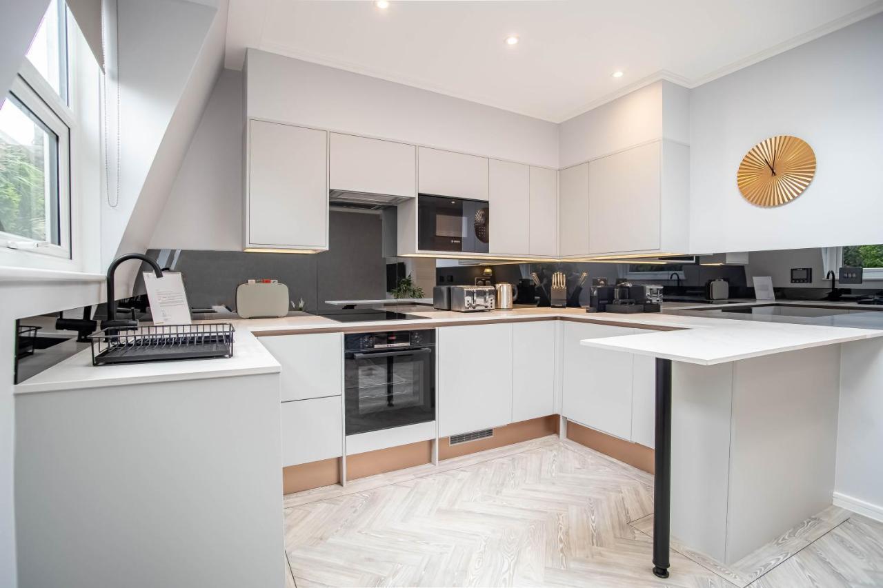 Modern & Chic One Bedroom In Fitzrovia By Sojo * Londen