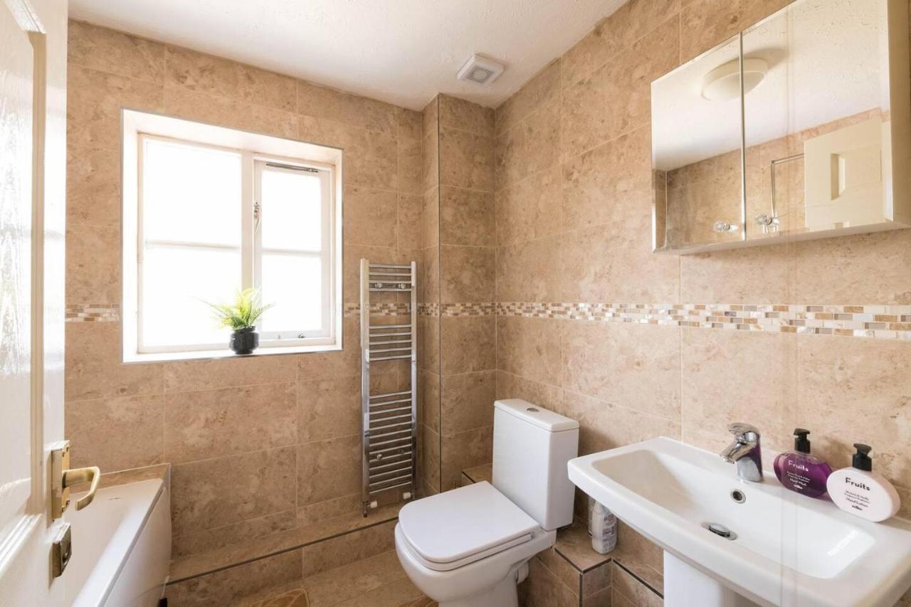 Feriehus Modern & Spacious - Walk To Excel- Parking *