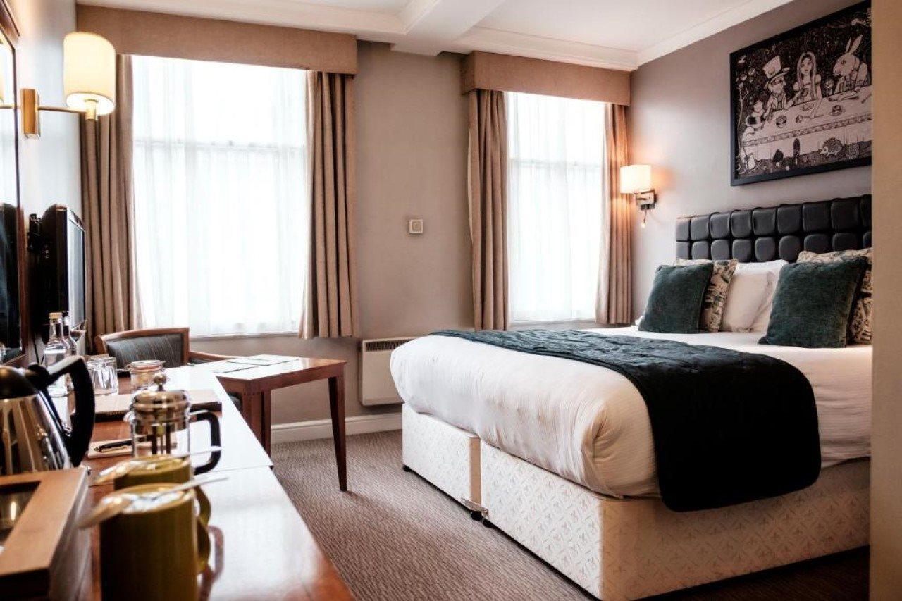 The Mad Hatter Hotel 3*