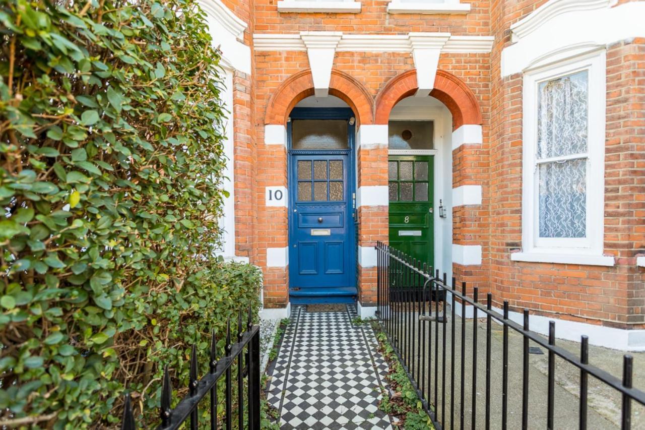Spacious Near Portobello Road Lägenhet London