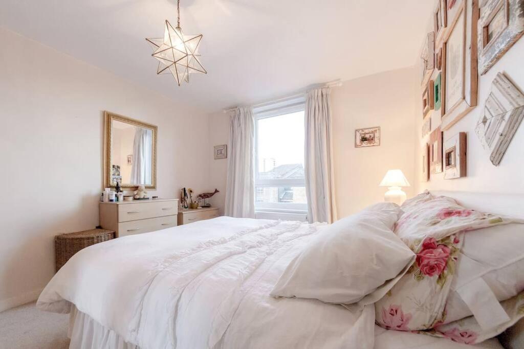 Apartment Spacious Two Double Bedroom Flat London