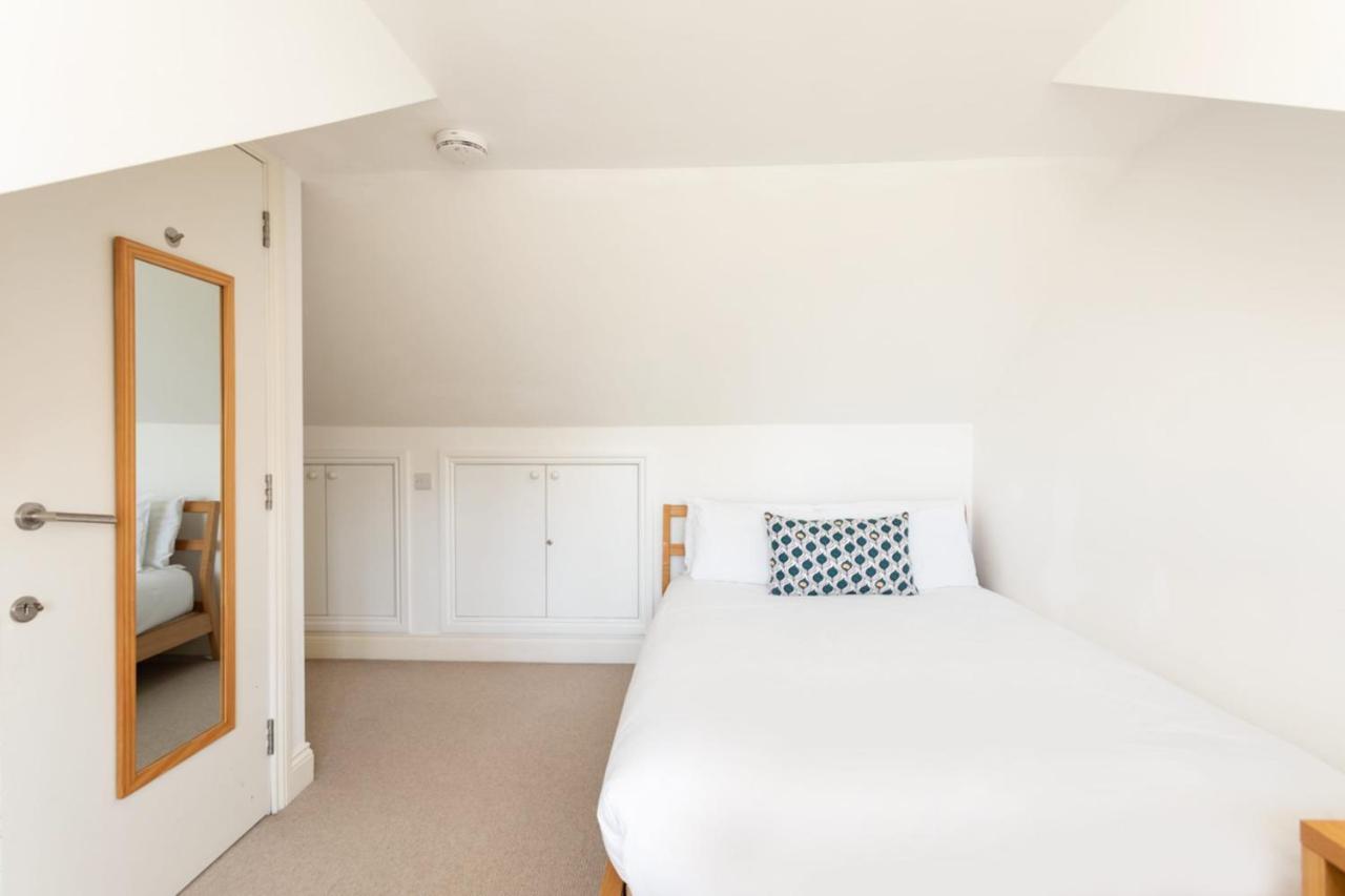 Spacious Near Portobello Road Lägenhet