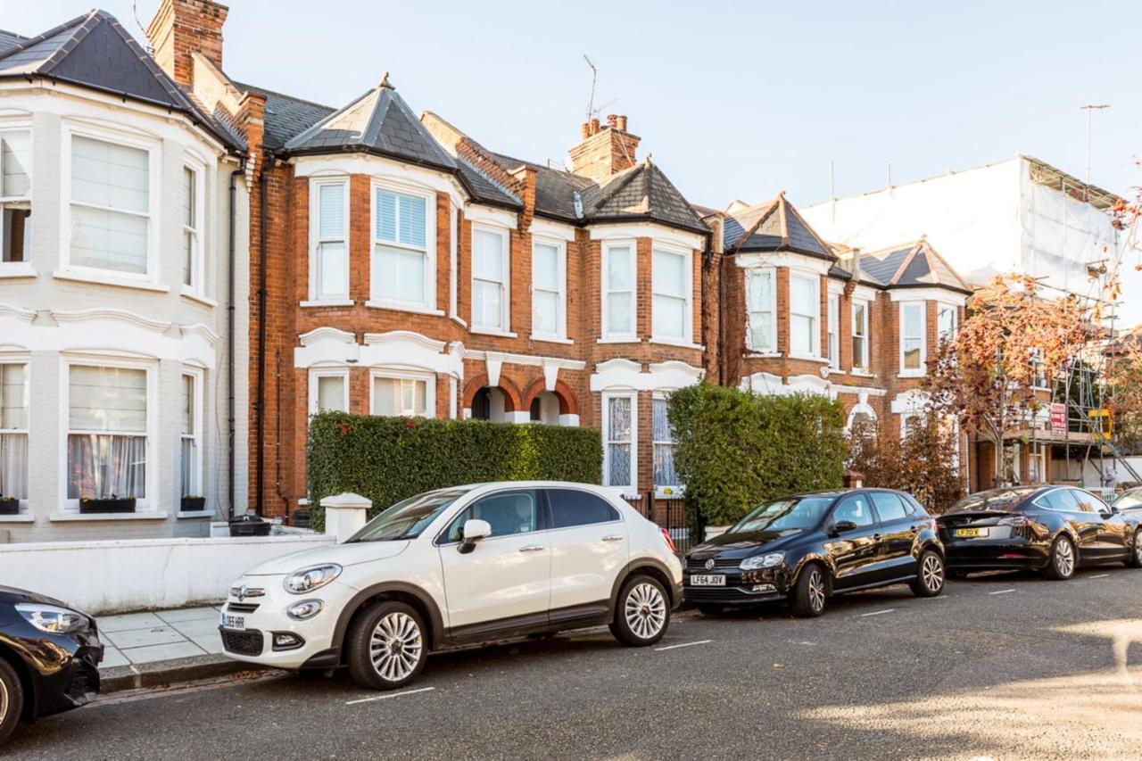 Lägenhet Spacious Near Portobello Road London