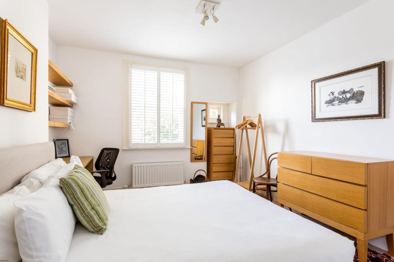 Spacious Near Portobello Road Lägenhet