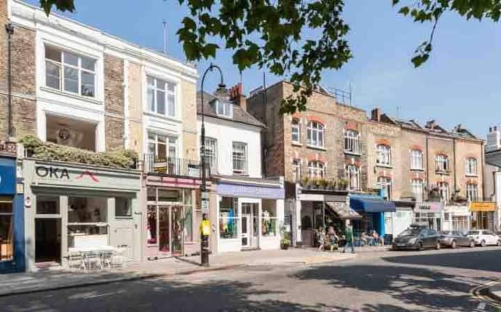 Spacious & Stylish 1-bed Flat In Primrose Hill * London