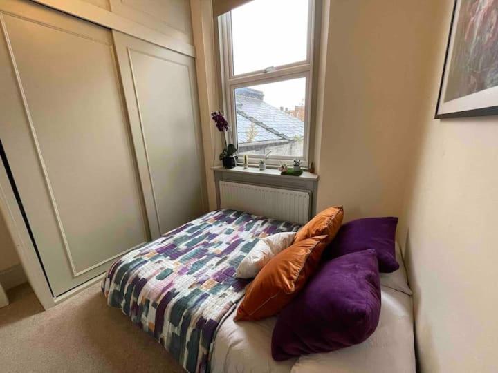 Spacious & Stylish 1-bed Flat In Primrose Hill London